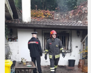 Prossedi, va a fuoco villetta: i vicini salvano la proprietaria ma il cane muore intossicato