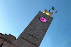 Latina – Giornata mondiale della Prematurità, la torre civica si illumina di viola