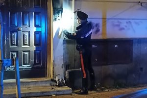 Civitavecchia – Brucia il citofono della ex moglie, stalker arrestato dai carabinieri