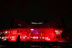 Roma – Giornata mondiale contro la Violenza sulle donne, la Regione Lazio si illumina di rosso