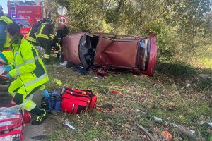 Monte Romano – Scontro tra due auto sull’Aurelia bis, una cappotta (FOTO)