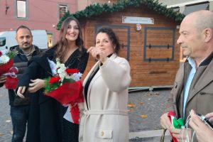 Viterbo – Inaugurato il mercatino di Natale con miss Miss Eleganza Roma Arianna Sabatini (VIDEO)