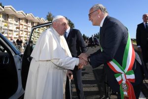 Roma – Stamattina la Commemorazione dei defunti, papa Francesco insieme al sindaco Gualtieri