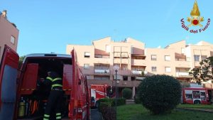 Tragedia a Roma, appartamento prende fuoco all’alba: uomo arso vivo tra le fiamme