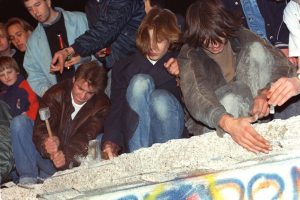 Berlino festeggia i 35 anni dalla caduta del Muro