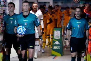 Arbitri, emozione capitolina: a Lipsia l’ultima internazionale di Giallatini, storico guardalinee di Roma 2