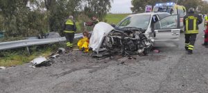 Palidoro – Violento incidente tra auto, quattro persone estratte dalle lamiere (FOTO)