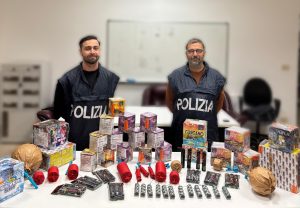 Roma – Centocelle, scoperto negozio per casalinghi che vendeva illegalmente petardi e fuochi d’artificio