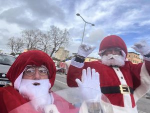 Viterbo – Babbo Natale viaggia in sidecar e porta doni al monastero di Santa Rosa e Casa Famiglia