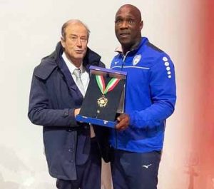 L’atleta paralimpico Oney Tapia, viterbese d’adozione, premiato dal Coni con il collare d’oro