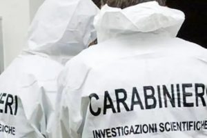 Spara alla moglie e poi si suicida, ritrovato drammatico biglietto d’addio: “Non ce la facevamo più”