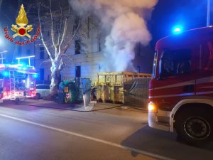 Civitavecchia – In fiamme un container in viale Guido Baccelli