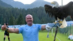 Roma – Il falconiere della Lazio chiede scusa: “Sono un uomo e sono qui per pagare”