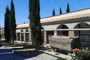 Tarquinia – Al cimitero sono finite le tombe: “Zero sepolture disponibili a fronte di 210 decessi annui”