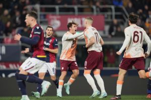 Roma, almeno un punto in extremis: glaciale Dovbyk, 2-2 a Bologna