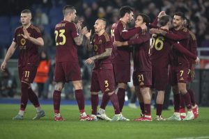 AS Roma, missione compiuta: 2-0 all’Eintracht, playoff in tasca. Clamoroso derby agli ottavi?