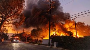 Incendi a Los Angeles, almeno 11 i morti. Meloni a Biden “Solidarietà per la terribile devastazione”