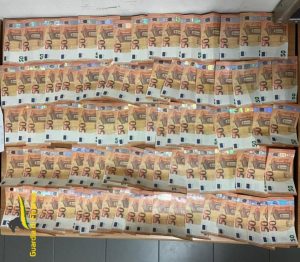 Roma – Bloccati a San Pietro due uomini con 4700 euro di banconote false pronte da spendere