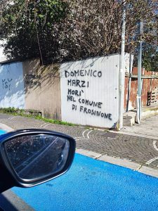 Frosinone – Scritte contro l’ex sindaco Domenico Marzi