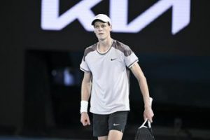 Australian Open, buona la prima per Sinner: fuori Jarry. Maledizione Fognini, entra Passaro