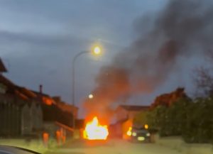 Vasanello – Auto in fiamme a via Allende (VIDEO)