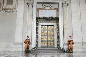 Giubileo: mezzo milione di pellegrini hanno attraversato Porta Santa a San Pietro