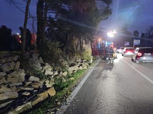 Viterbo – Crolla un muro di contenimento sulla Cassia Cimina, la strada verrà chiusa