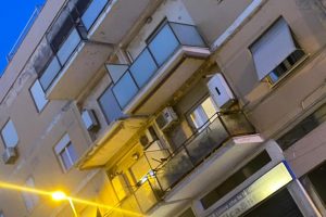 Civitavecchia – Crolla il parapetto di un balcone in viale della Vittoria (FOTO)