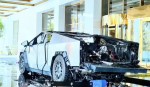 Tesla esplode vicino all’Hotel di Trump a Las Vegas, un morto e feriti. Musk: “Apparente atto di terrorismo” (VIDEO)