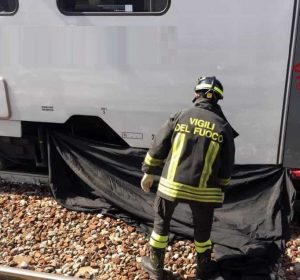 Muore travolto dal treno mentre fa jogging: stava ascoltando musica con le cuffiette