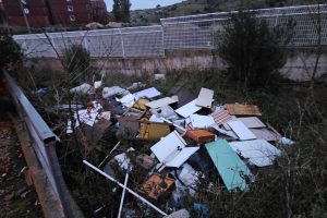 Civitavecchia – Rimosse discariche a cielo aperto in via Mario Diottasi e via di Vigne Turci (FOTO)